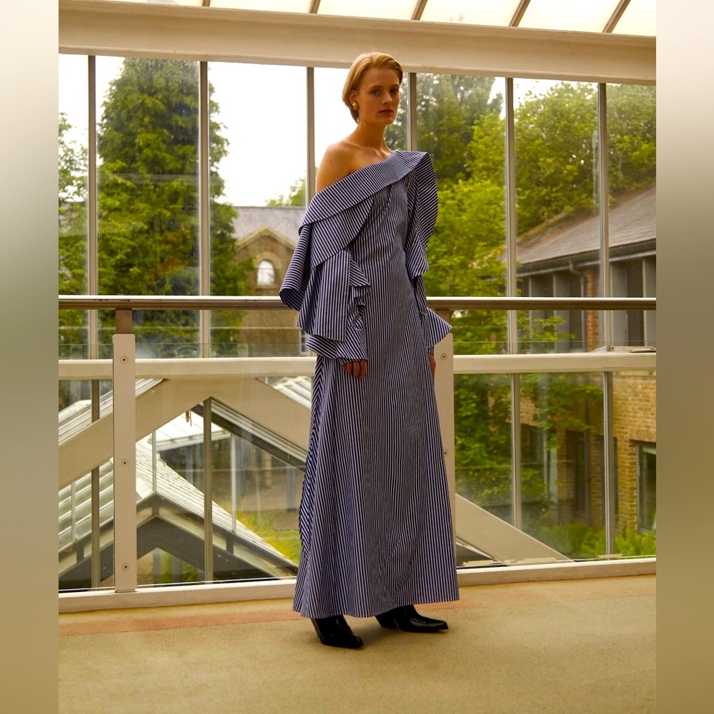 Sid Neigum Elegant Blue Striped Off-Shoulder Dress. Size 4. Resort collection